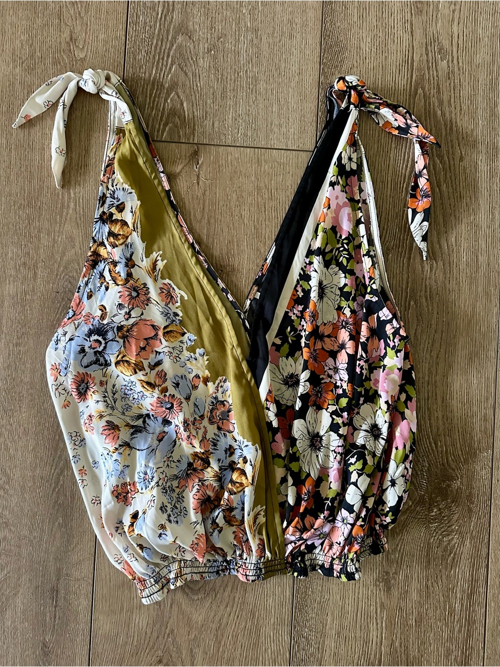 Floral Halter V-Neck Tie-Strap Crop Top in Mixed Floral Colors